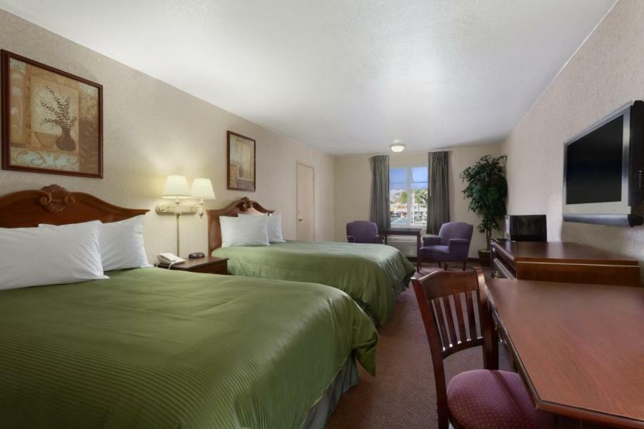 Travelodge By Wyndham Orange County Airport/ Costa Mesa Dış mekan fotoğraf